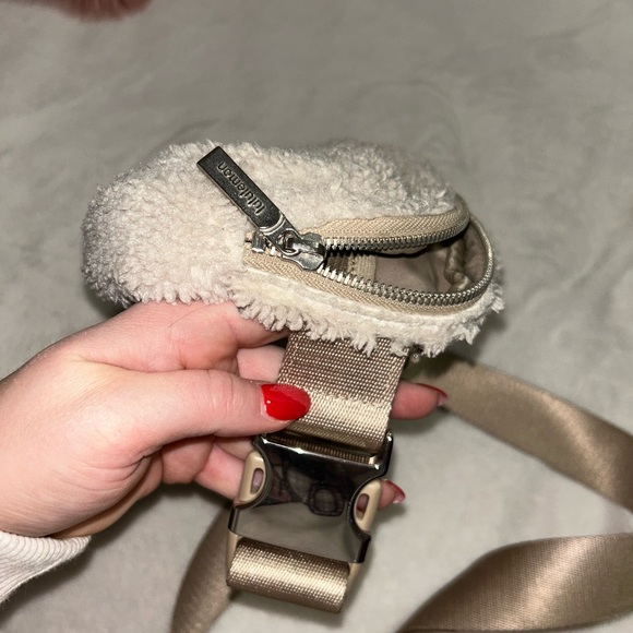 Lululemon fuzzy crossbody - Picture 4 of 4